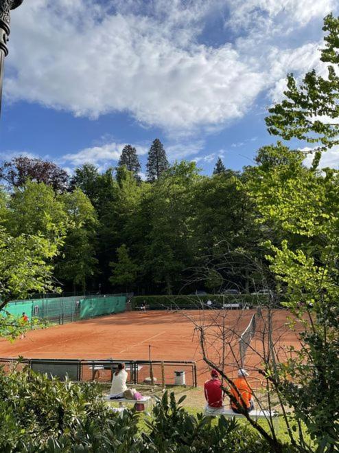 - Zentrumsnah, Eigener Parkplatz Und Grosser Balkon Ins Gruene